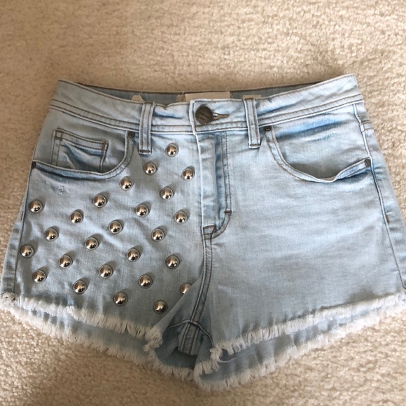 Sneak Peek Los Angeles studded Jean shorts - Picture 1 of 3